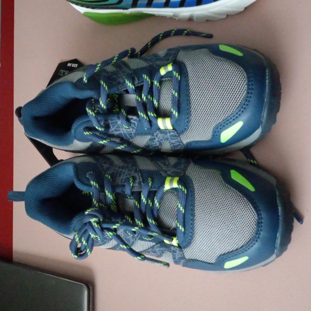 Brand-new boys sneaker